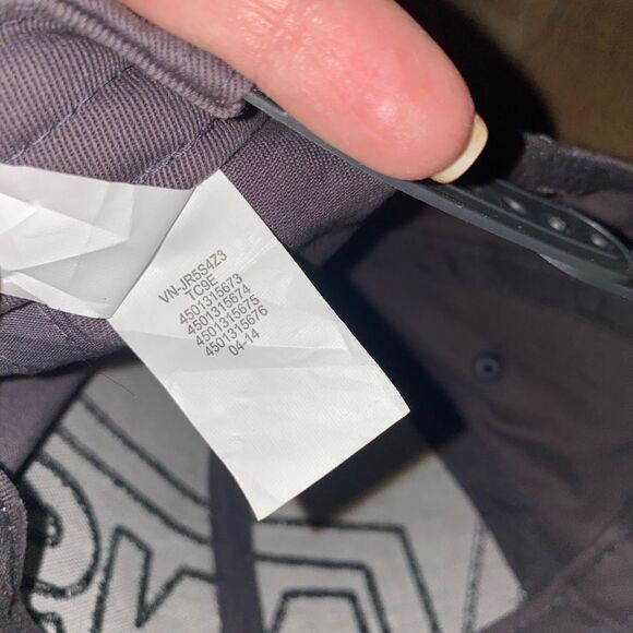 VANS Men's Drop V Snap Back Hat Cap Grey Black Embroidered Logo Adjustable - Picture 9 of 9